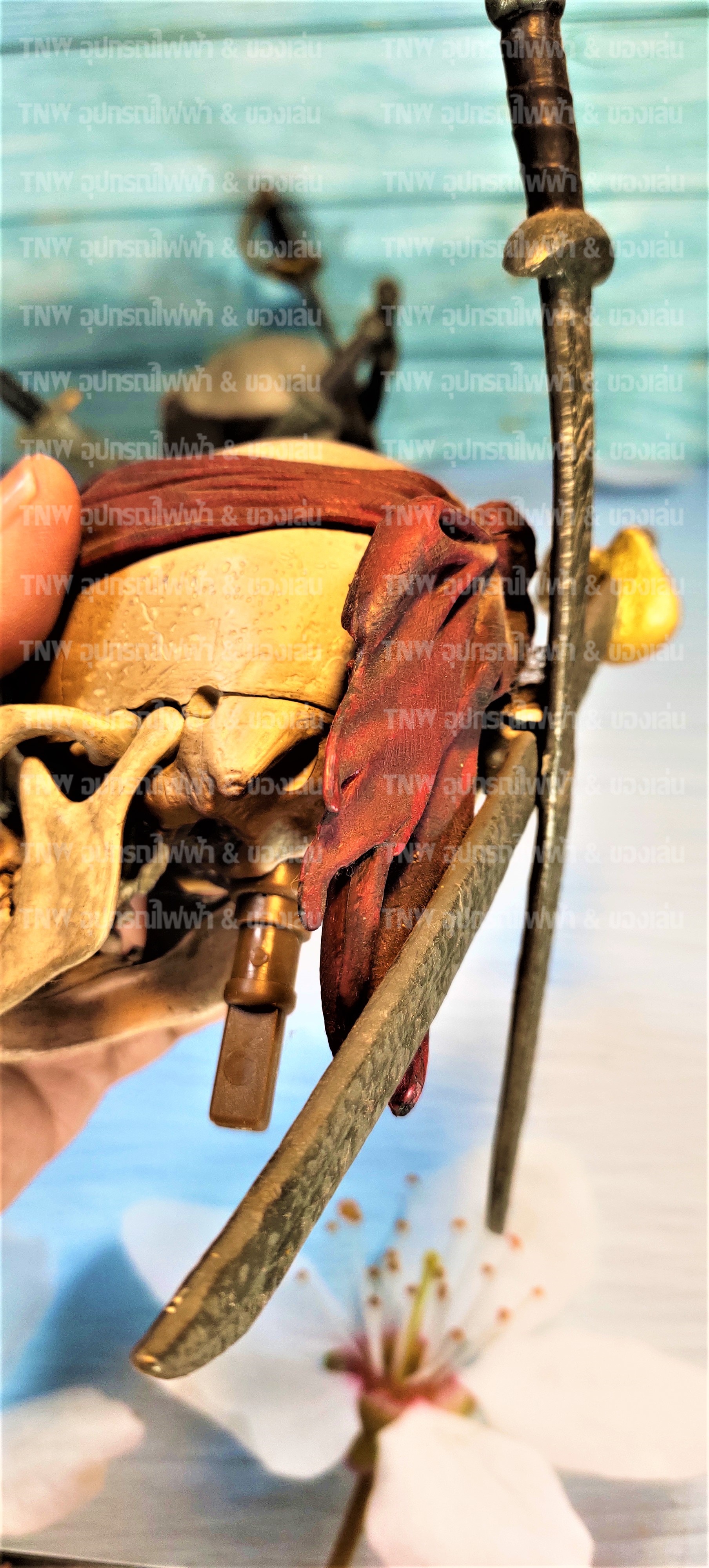 หัวกะโหลก pirates of the caribbean มี 2 สี แดง และ ดำ