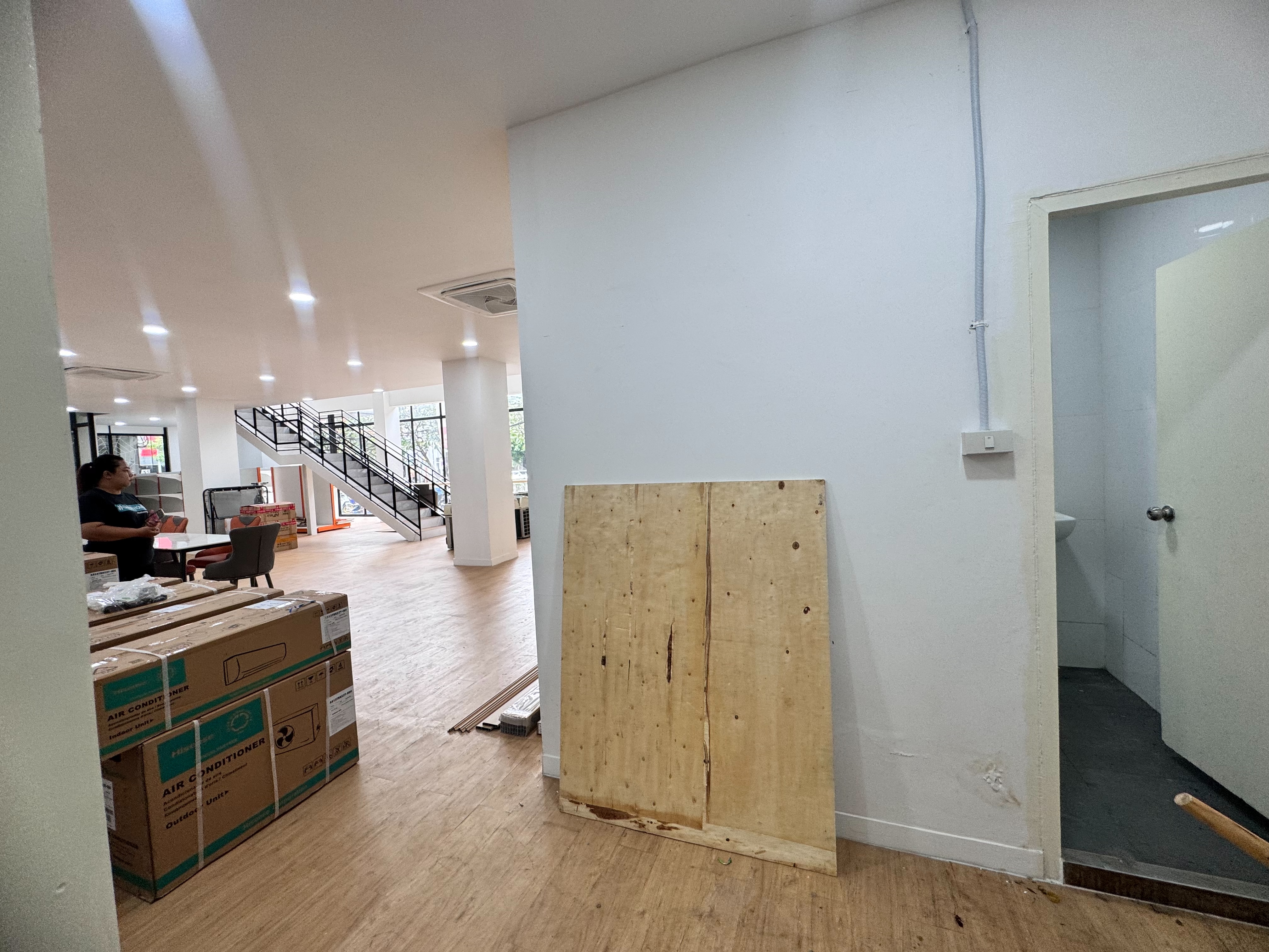 ให้เช่าพื้นที่ ชั้น 1 และชั้นลอย ทำเลเอกมัย ใกล้ BTS เอกมัย (N.1222)