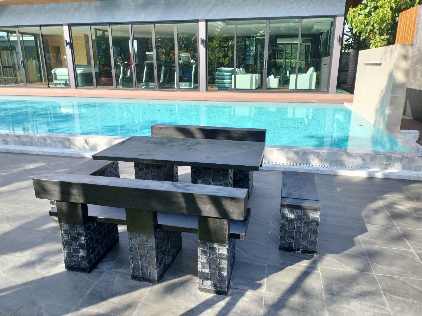 ชุดโต๊ะโมเดิร์นพนักพิง ชุดโต๊ะ เก้าอี้พนักพิง โต๊ะปุนสนาม โต๊ะสนามกลางแจ้ง รุ่น LA01