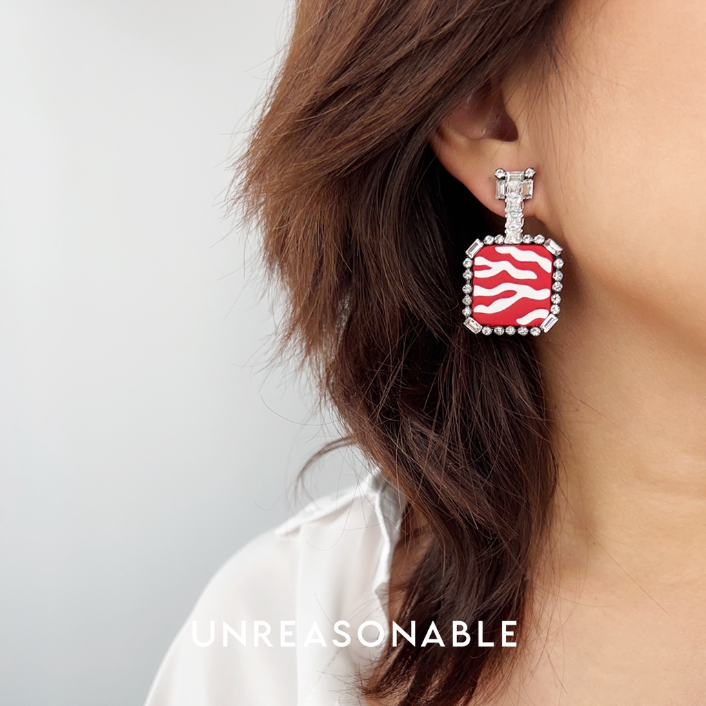 ต่างหูลายเสือ สีขาวแดง ต่างหูคลิป ต่างหูก้านเงินแท้ น้ำหนักเบา สวยใส่สบาย UA0815-02 Unreasonable Accessories