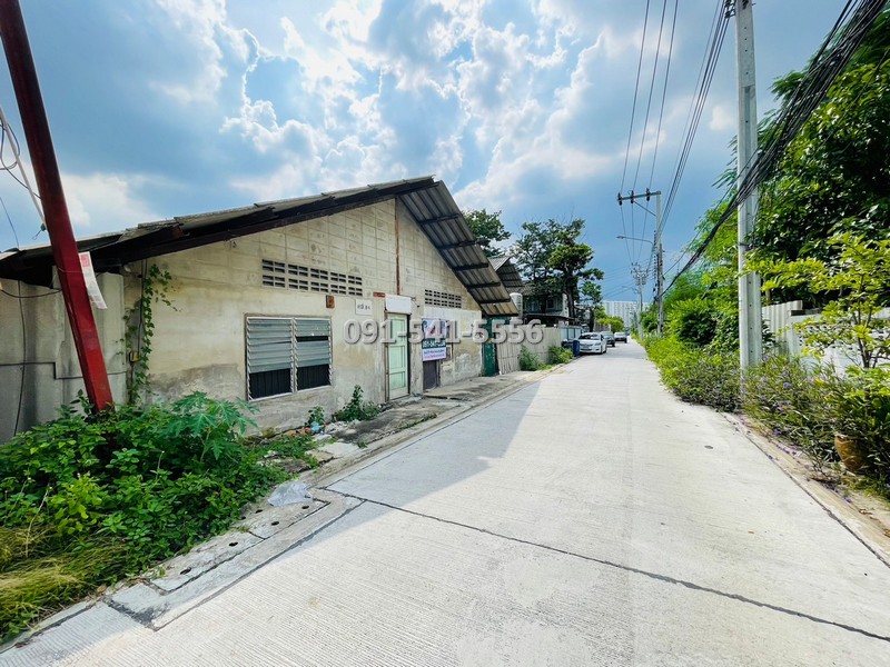 ขายที่ดินรวม 318 ตรว แปลงรูปสีเหลี่ยมผืนผ้า ริมถนนซอยรามอินทรา 5 แยก 3 - 4 ใกล้ Central รามอินทรา