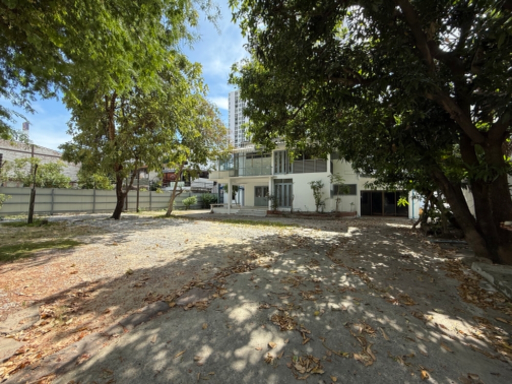 ให้เช่า บ้านเดี่ยว 2 ชั้น สุขุมวิท63 (ซอยเอกมัย15) เขตวัฒนา 232ตารางวา ใกล้บิ๊กซีเอกมัย (N.1537)