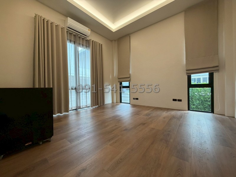 ขายบ้านสวย 2 หลัง อารียา ลิฟวิ่ง สกลนคร ที่ดินรวม 117.5 ตรว เหมาะสำหรับครอบครัวใหญ่ อยู่สบาย บรรยากาศร่มรื่น มีสวนรอบบ้าน