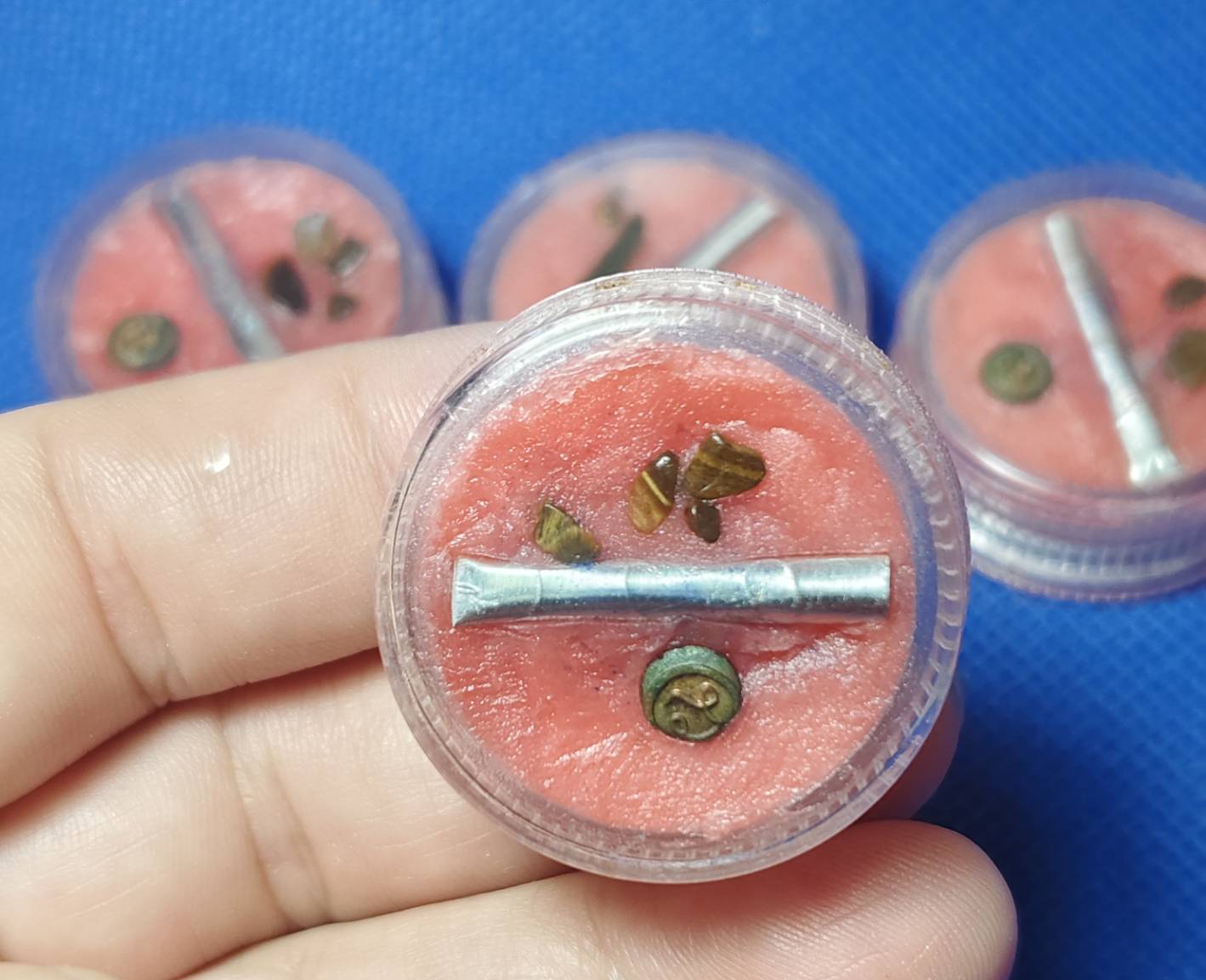 สีผึ้งพญาไก่แก้ว วัดป่าหนองกุง ปี 2564 (หลวงปู่ศิลา,หลวงปู่ขาว,หลวงปู่เจ,หลวงพ่อเหิน อธิษฐานจิต)