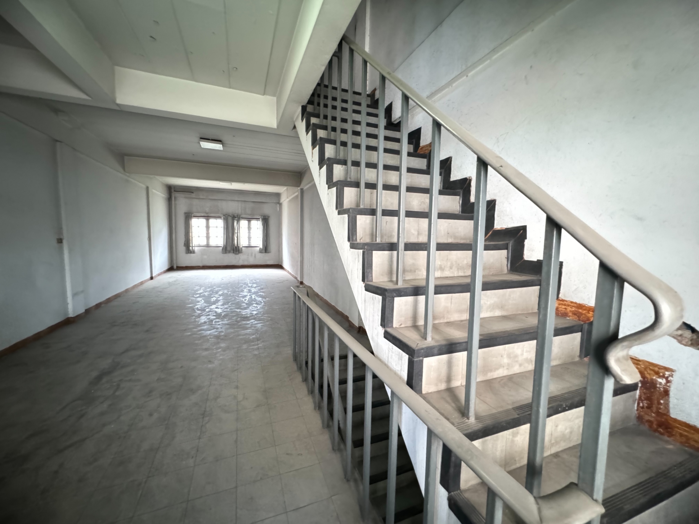 *ให้เช่าอาคารพาณิชย์ 4.5 ชั้น ทำเลดี ย่านสุขุมวิท 71 (ปรีดีพนมยงค์)* (N.1034)