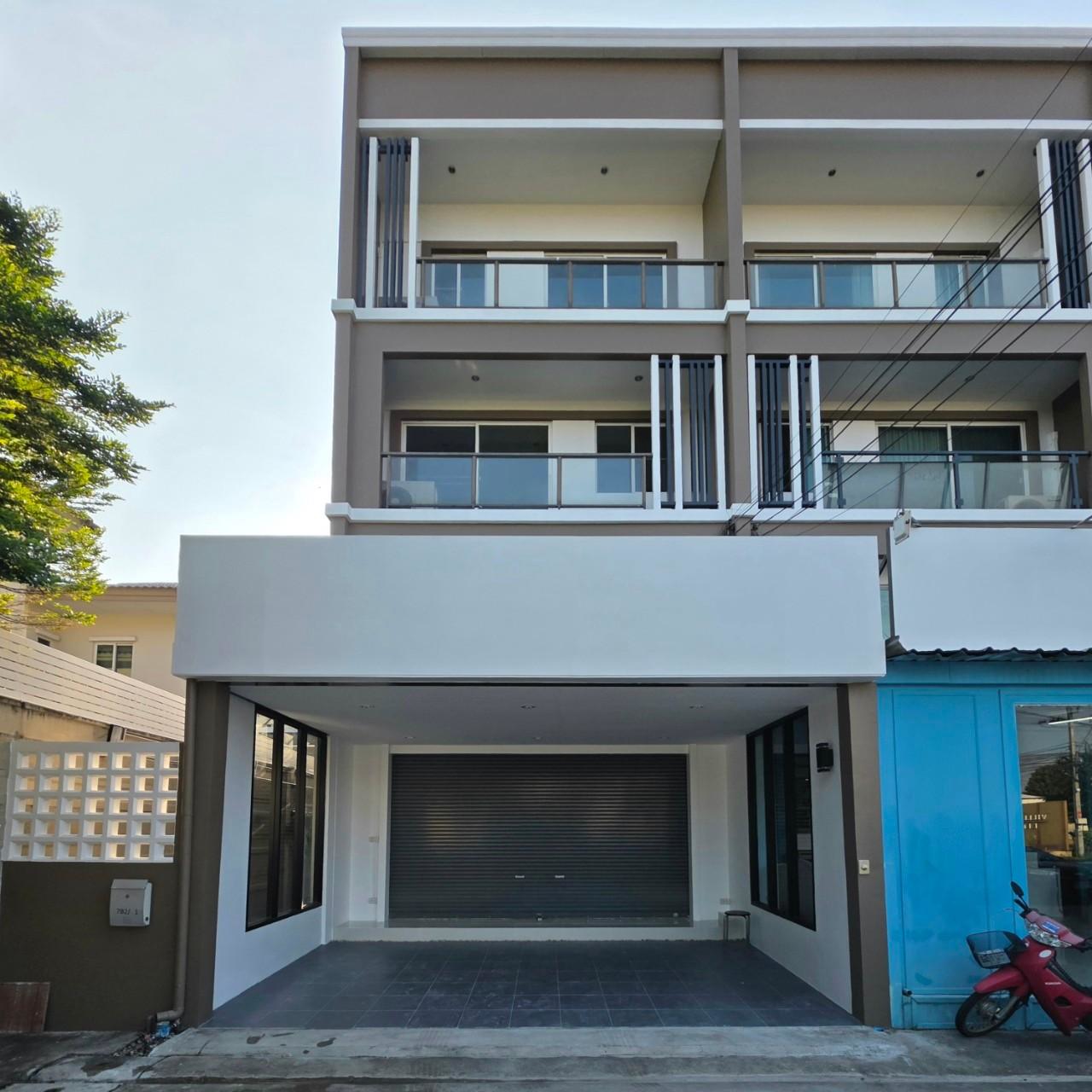 ขายอาคารพาณิชย์ 3.5 ชั้น พฤกษาอเวนิว พัฒนาการ ใกล้ APL หัวหมาก (N.1663)
