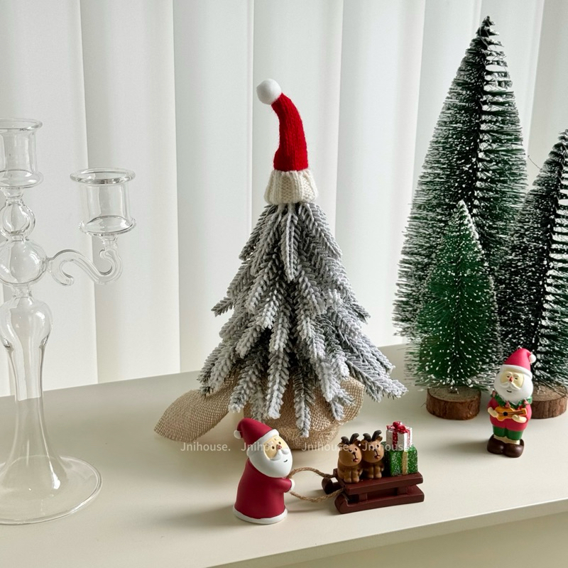 [พร้อมส่ง] Jnihouse : ต้นคริสต์มาสหิมะขาวหมวกแดง (White Wonder)