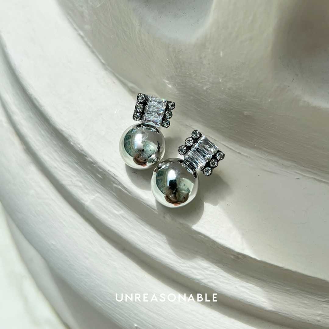ต่างหู สีเงิน ต่างหูคลิป ต่างหูก้านเงินแท้ น้ำหนักเบา สวยใส่สบาย UA0881-01 Unreasonable Accessories
