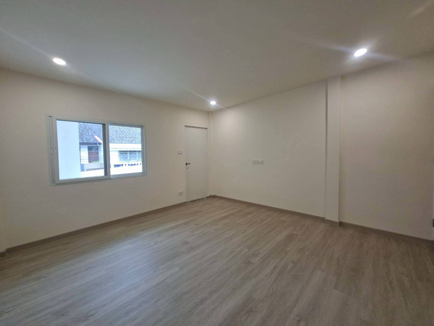 ขายทาวน์เฮ้าส์ 2 ชั้น ซอยอุดมสุข 47 รีโนเวทใหม่ทั้งหลังพร้อมอยู่ (N.1925)