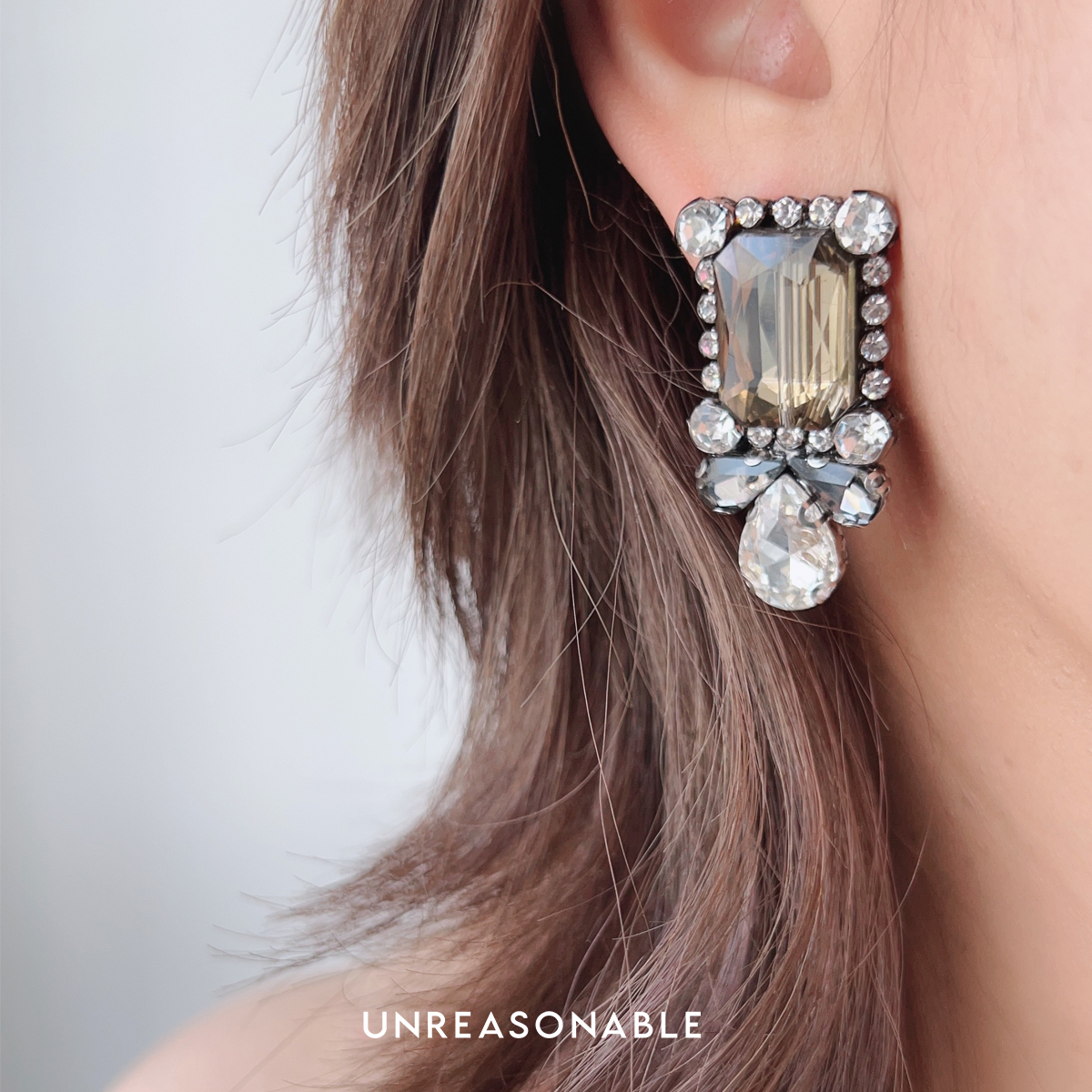 ต่างหูพลอยกระจกสีน้ำตาล Earrings ต่างหูคลิป ต่างหูก้านเงินแท้ UA0607-02 Unreasonable Accessories
