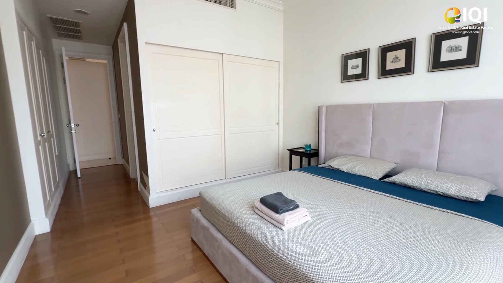 ขายด่วน! Condo Royce Private Residences คอนโดหรูใจกลางสุขุมวิท ใกล้ BTS และ MRT อโศก เพียง 950 เมตร Royce Private Residences สุขุมวิท 31 พื้นที่กว้างขวาง 176 ตร.ม. เทียบเท่าบ้านเดี่ยว บนทำเลกลาางเมือง เหมาะสำหรับครอบครัวที่ต้องการพื้นที่ใช้สอยกว้างขวาง 3