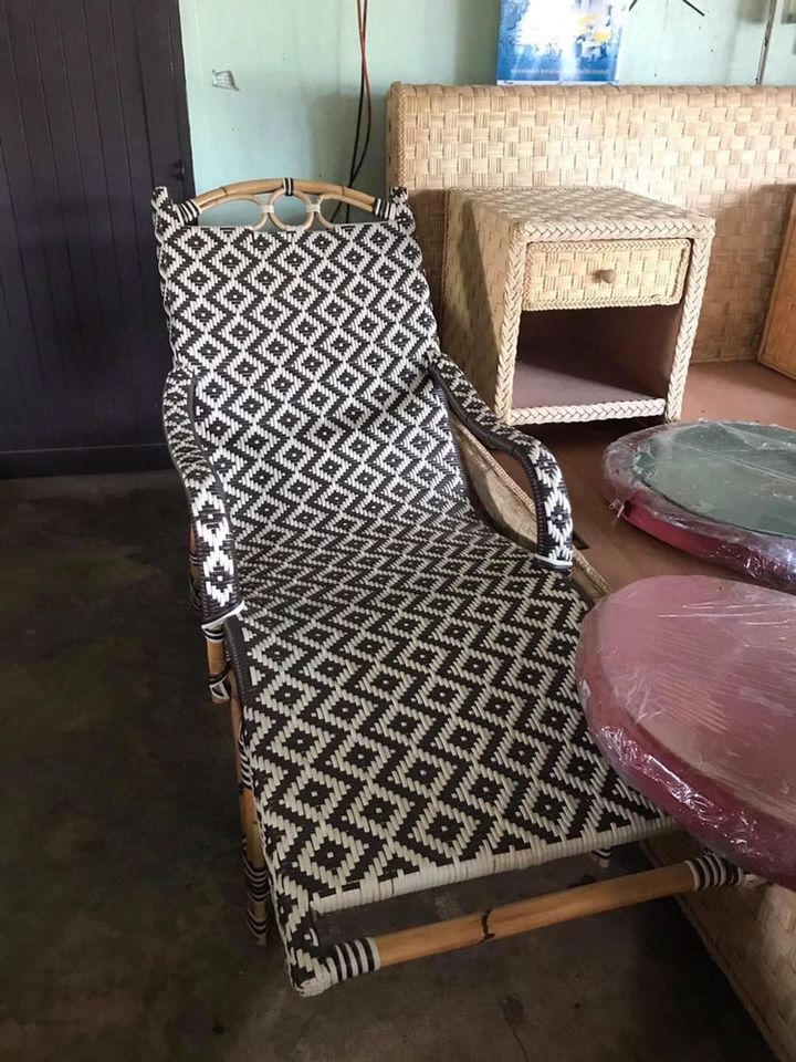 เก้าอี้นอนหวายแท้สานหวายเทียม