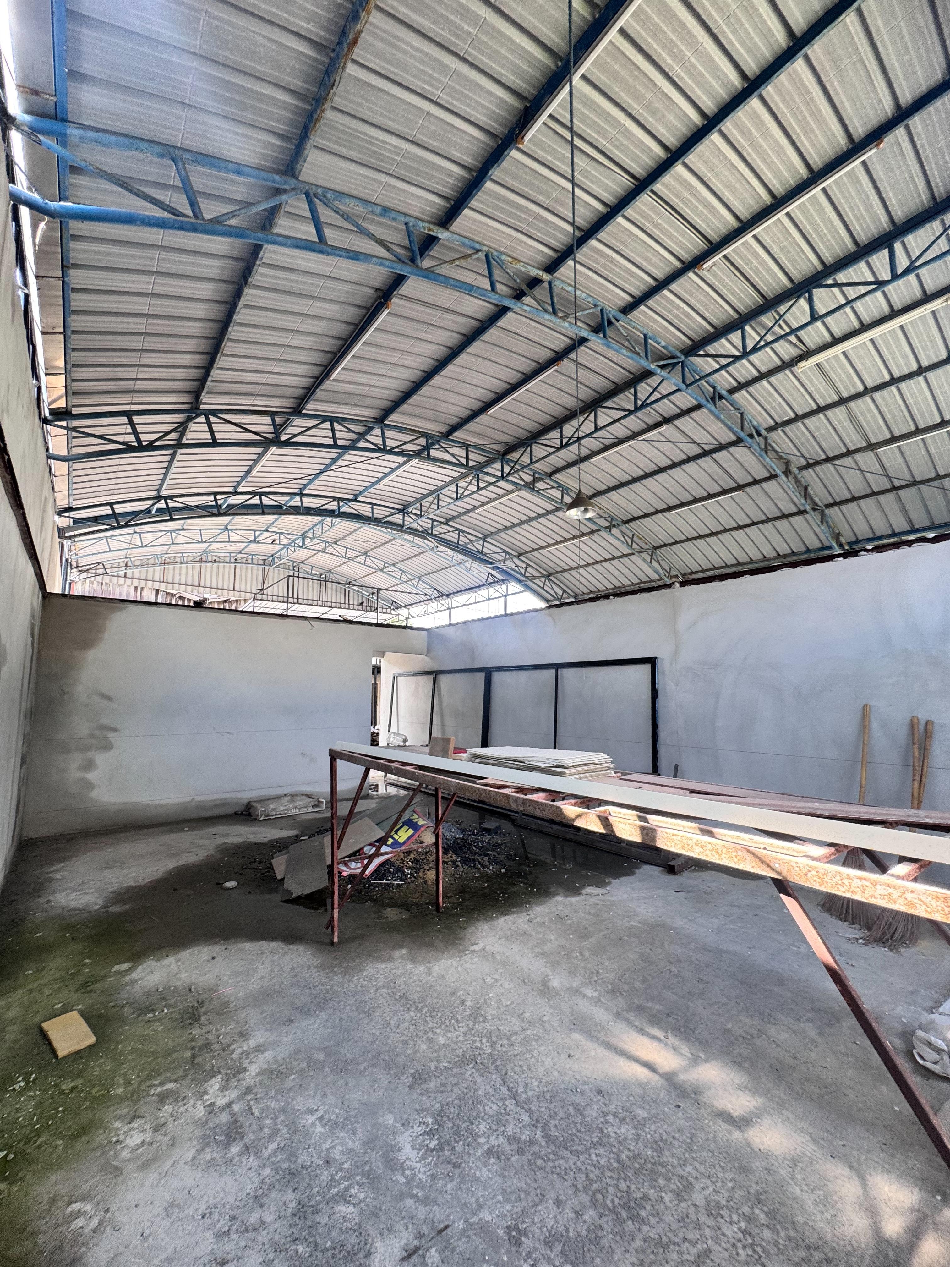 ให้เช่าโกดังซอยสุขุมวิท105 พื้นที่ 50 ตรว. โกดังลาซาล (N.1020)