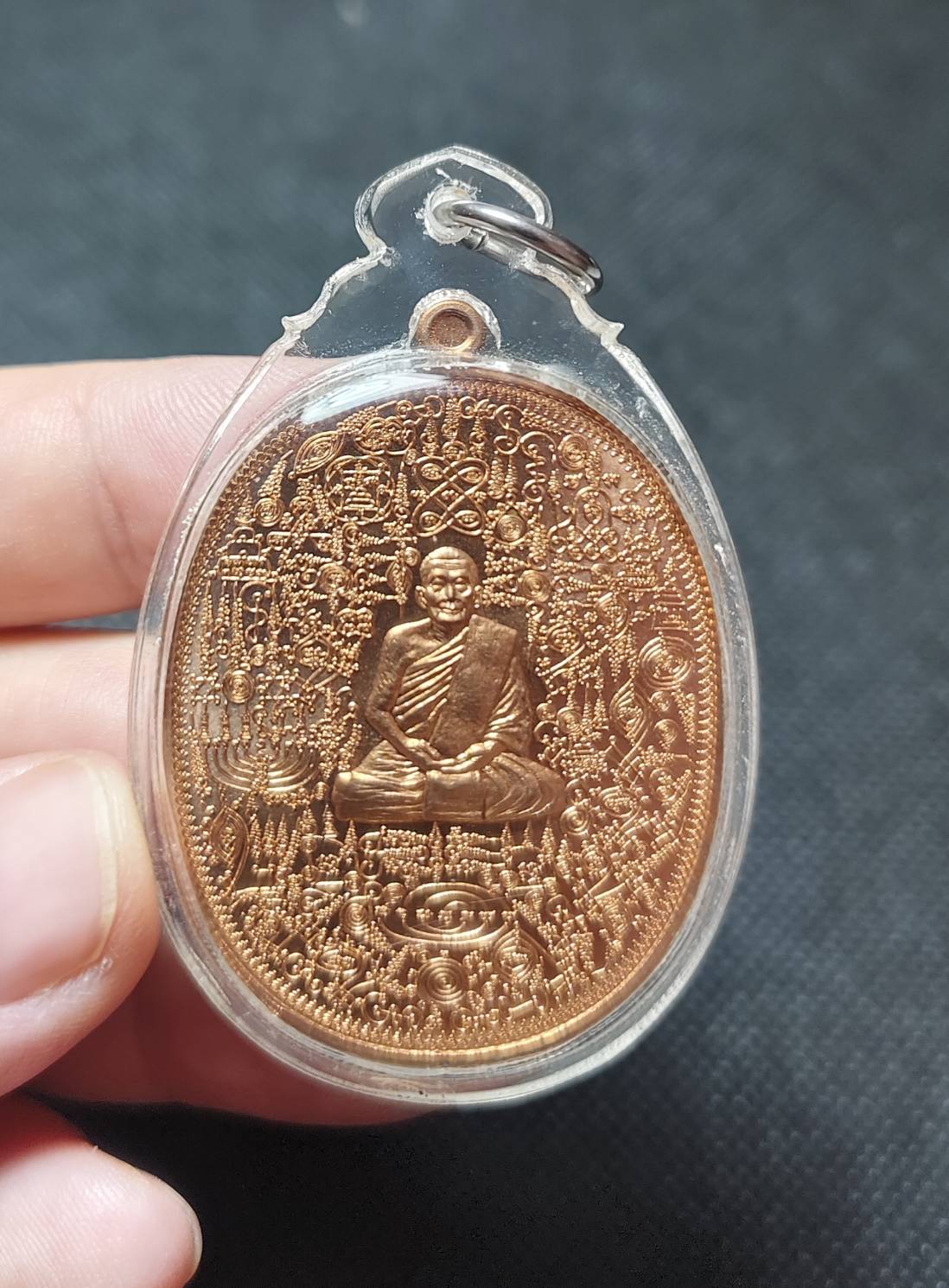 เหรียญลายยันต์เขาอ้อ เนื้อทองแดง (เลี่ยมกรอบพร้อมใช้) หลวงพ่อเงิน วัดโพรงงู จ.พัทลุง ปี2555