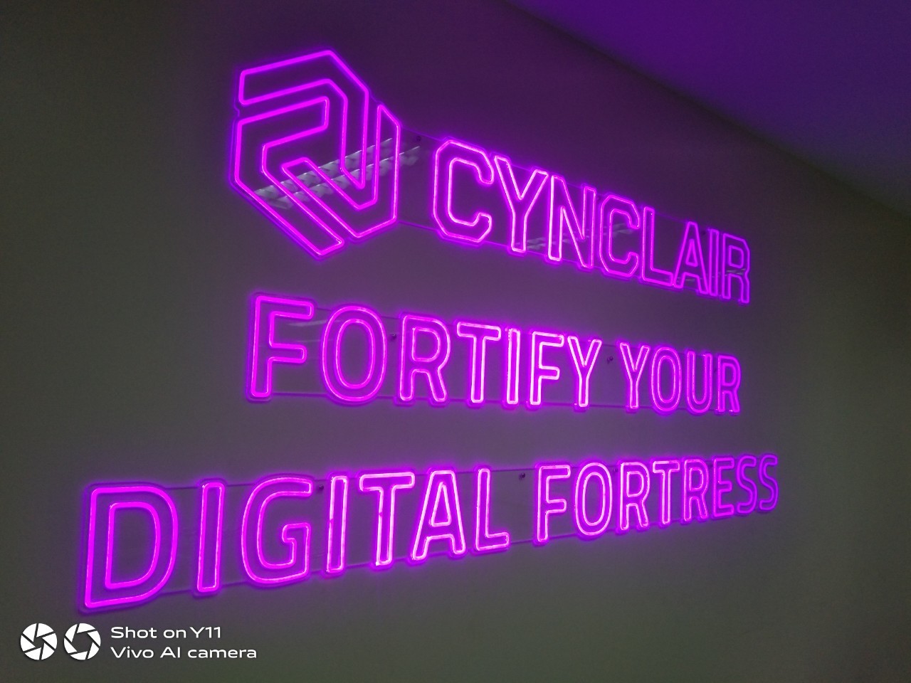 ป้ายไฟดัด LED '' CYNCLAIR ''