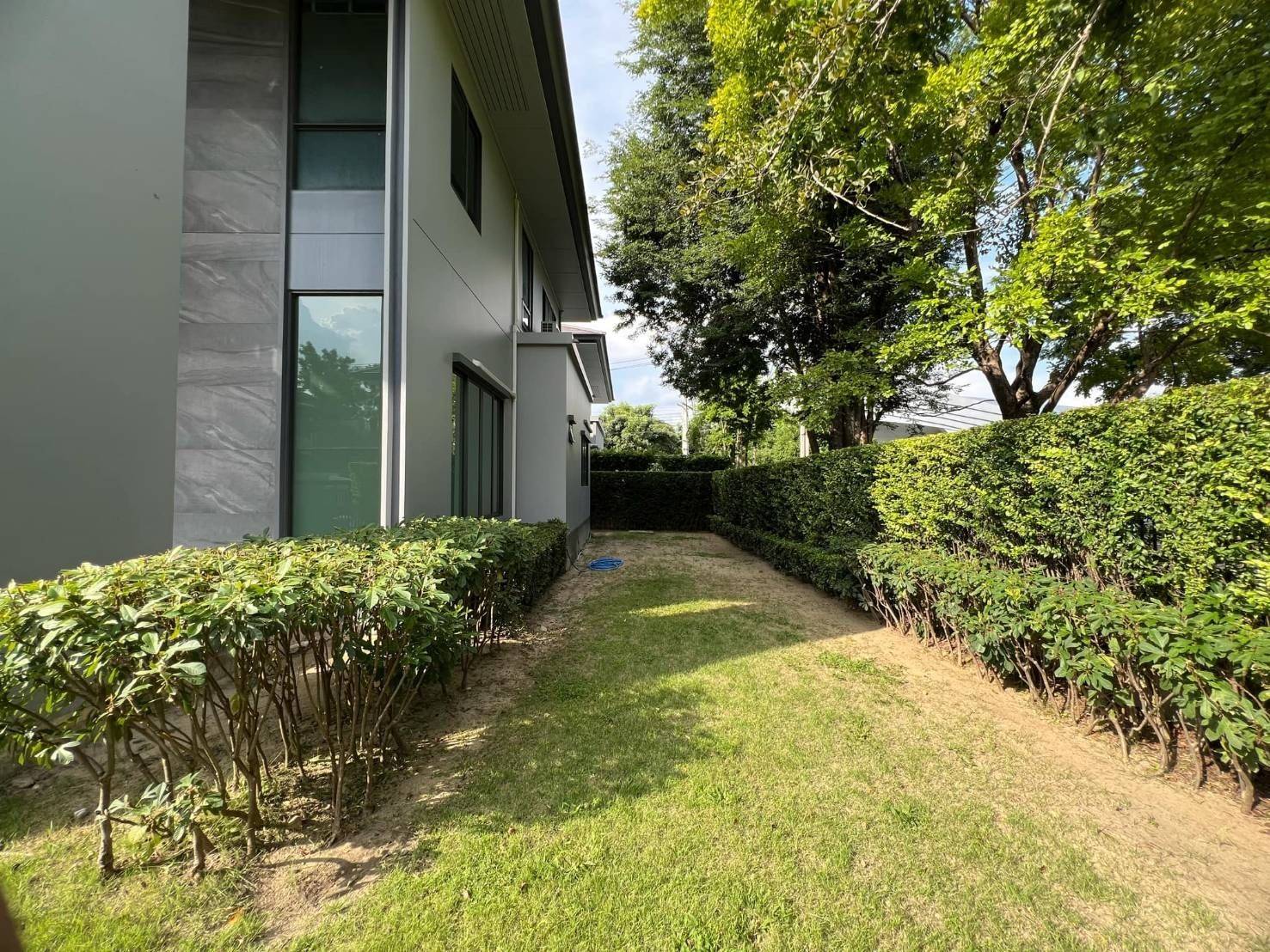 ขายบ้านเดี่ยว 2 ชั้น หมู่บ้าน เศรษฐสิริกรุงเทพกรีฑา 2 ทำเลดี ที่ดินใหญ่บรรยากาศรีสอร์ท ซ.ประชาร่วมใจ แขวงหัวหมาก เขตบางกะปิ (N.1457)