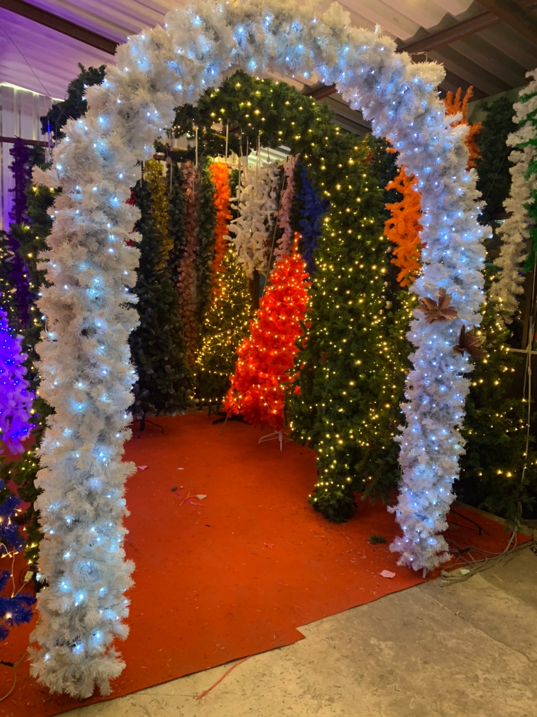ซุ้ม คริสต์มาส ตกแต่ง จัดวางบริเวณงานเลี้ยงวันคริสต์มาสเพิ่มเติมสีสันความสวยงาม