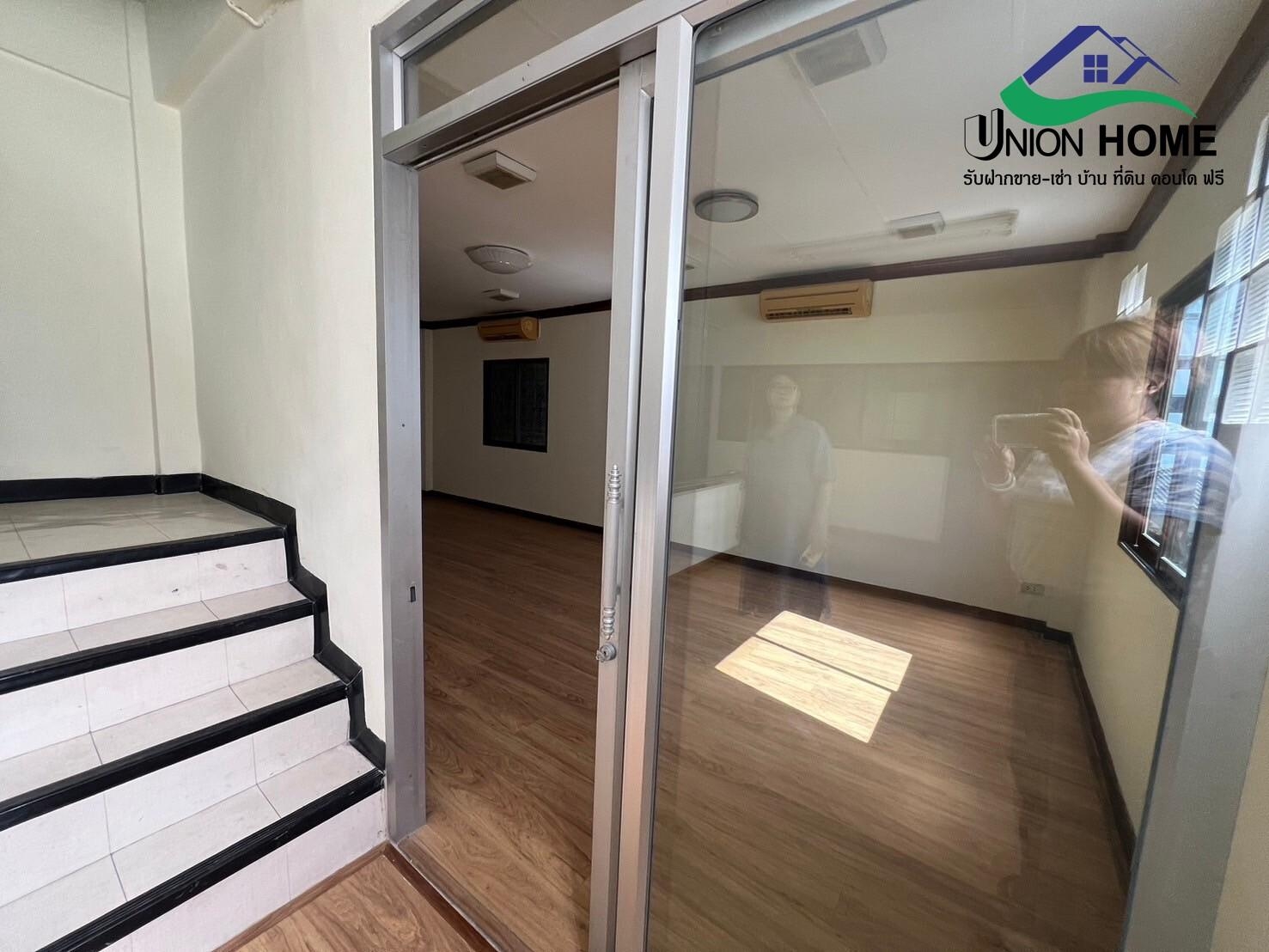 ขายอาคารพาณิชย์ 2 คูหา 3.5ชั้น-ดาดฟ้า หมู่บ้านเสรี ซอยอ่อนนุช70/1 (N.1389)