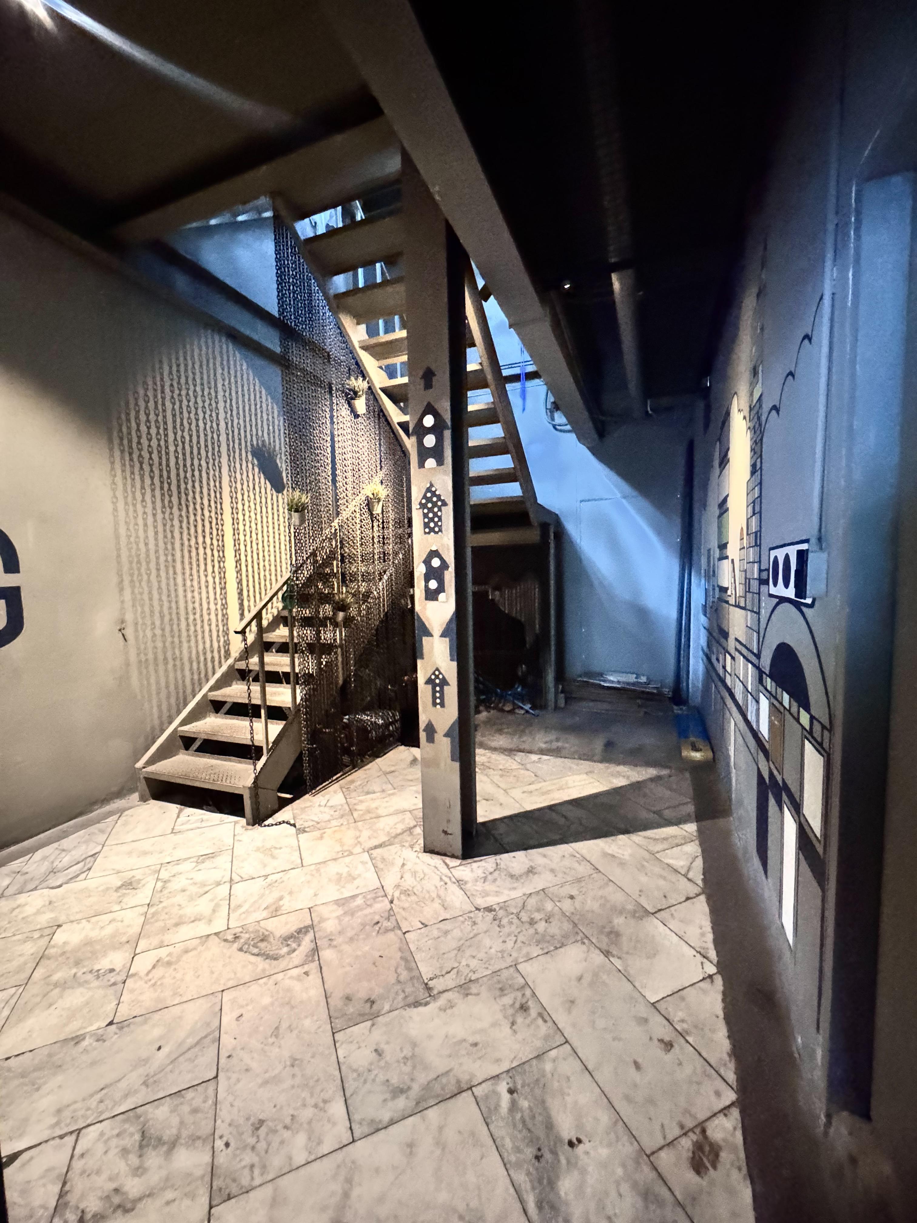 ให้เช่าพื้นที่ ชั้น 1 และชั้นลอย ทำเลเอกมัย ใกล้ BTS เอกมัย (N.1222)