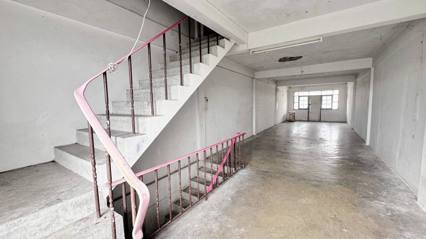 ขายอาคารพาณิชย์ (ตึกแถว ) 3.5 ชั้น ซอยเอกชัย 34 (ซอยกำนันแม้น) เนื้อที่ 22.2 ตร.ว. ทำเป็นโฮมออฟฟิศได้