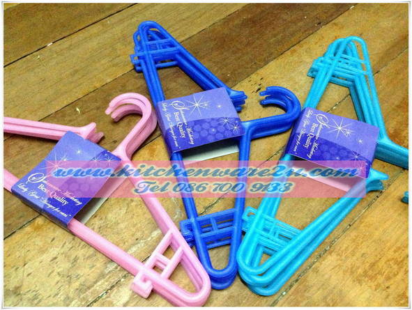 P06287 ไม้แขวนเสื้อผู้ใหญ่ แพค 6 อัน (18.5*41 cm) สีหวานใส No.707 (ราคาส่งต่อ 1 กล่อง: 24 มัด : 144 อัน)