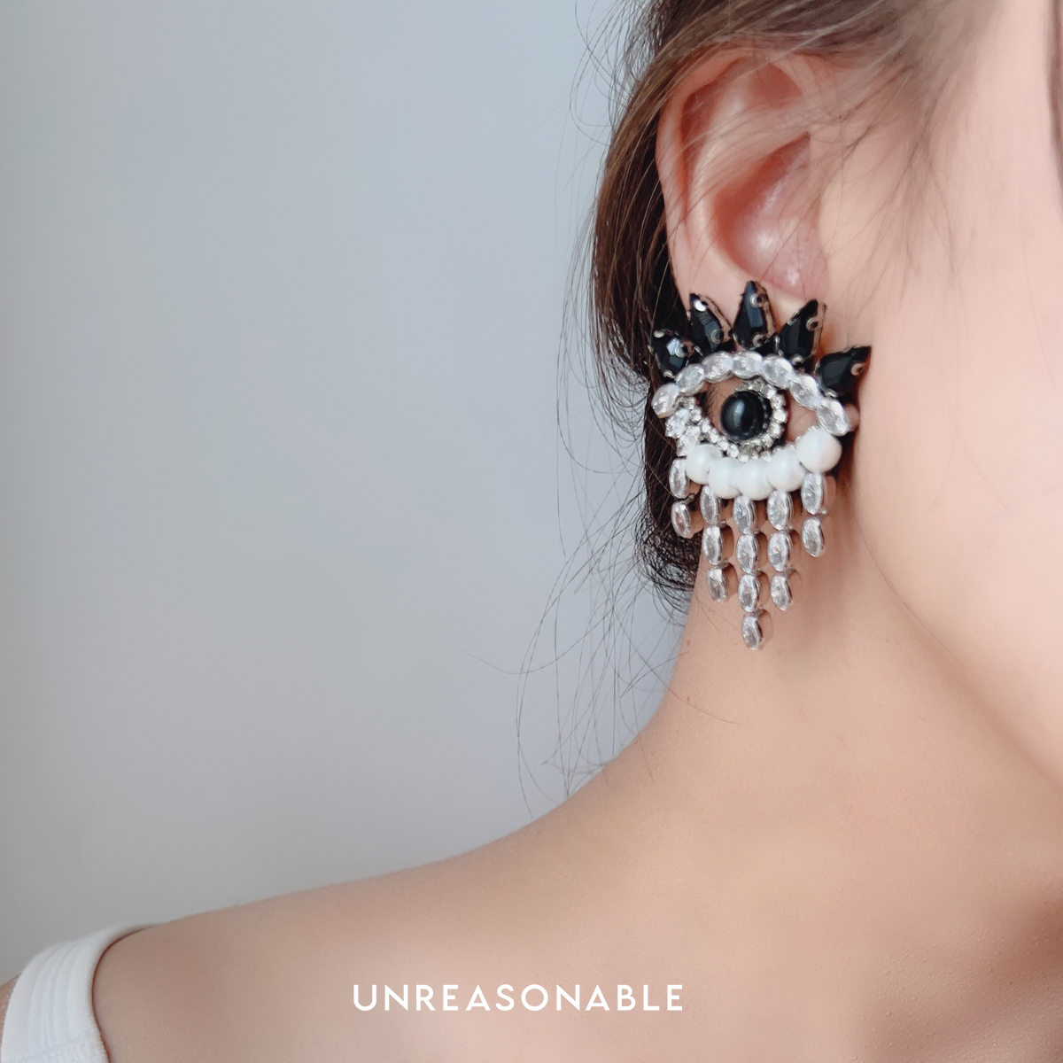The Eye Earring with Crystal Tear Drop Earrings ต่างหูคลิป ต่างหูก้านเงินแท้ UA0980-01 Unreasonable Accessories