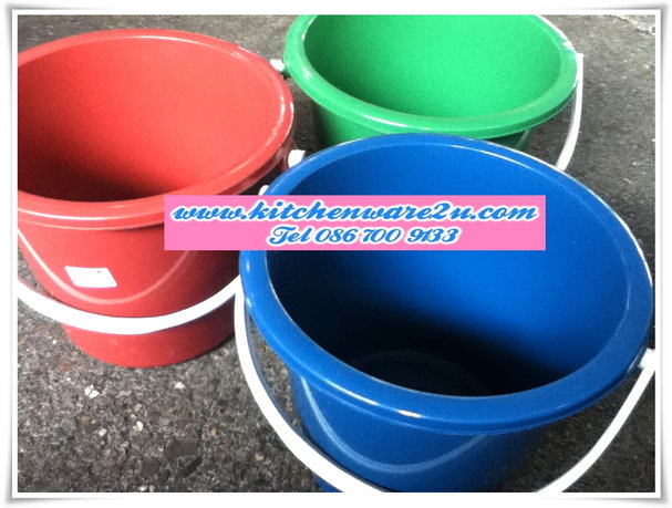 P00132 ถังน้ำ 2.5 แกลลอน (26*26*23 cm) รุ่นประหยัด (ราคาขายส่งต่อ 1 โหล: 12 ใบ)