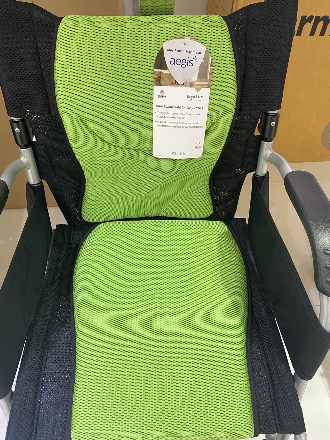 รถเข็นวีลแชร์น้ำหนักเบา อลูมินัมอัลลอยด์คาร์ม่า รุ่น Ergo Lite (WheelChair KARMA Ergo Lite) น้ำหนักเบาเพียง 8.5 กก. เบากว่าทุกรุ่นของคาร์ม่า พับได้ เหมาะสำหรับเดินทาง (รุ่นยอดนิยม)
