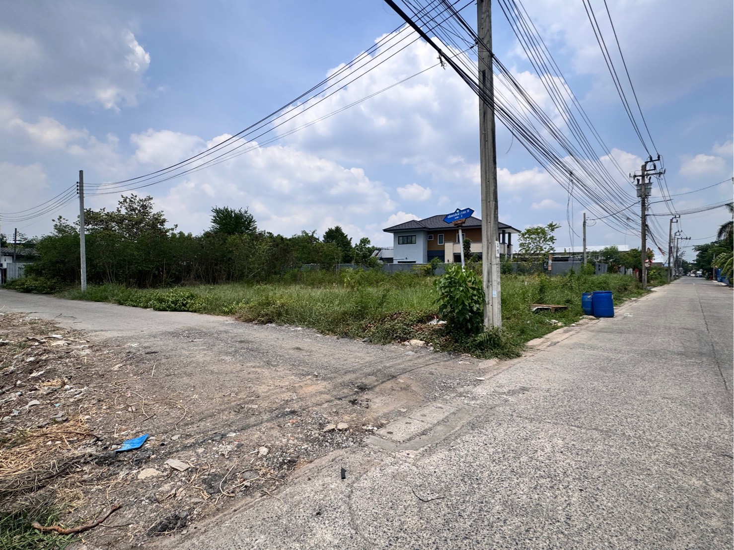 ขายที่ดิน เฉลิมพระเกียรติ ร.9 ซอย 38 (ซอยร่มเย็น) ที่ถมแล้วแปลงมุม (N.1698)