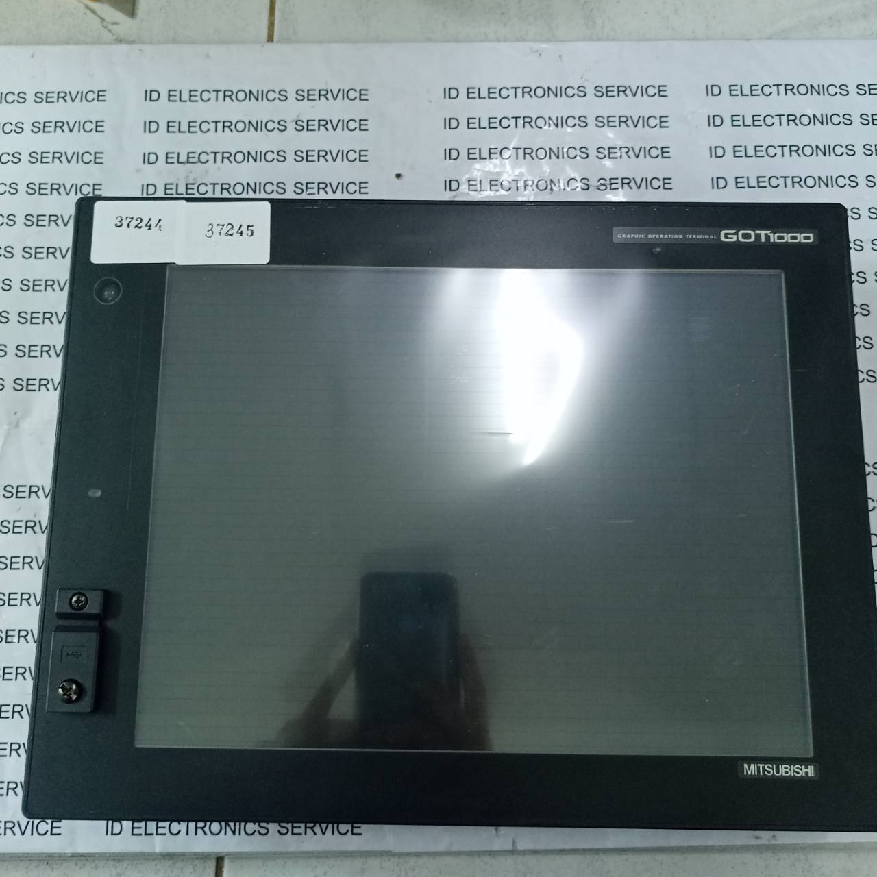 LCD TOUCH SCREEN " MITSUBISHI " MODEL : GT1585-STBA