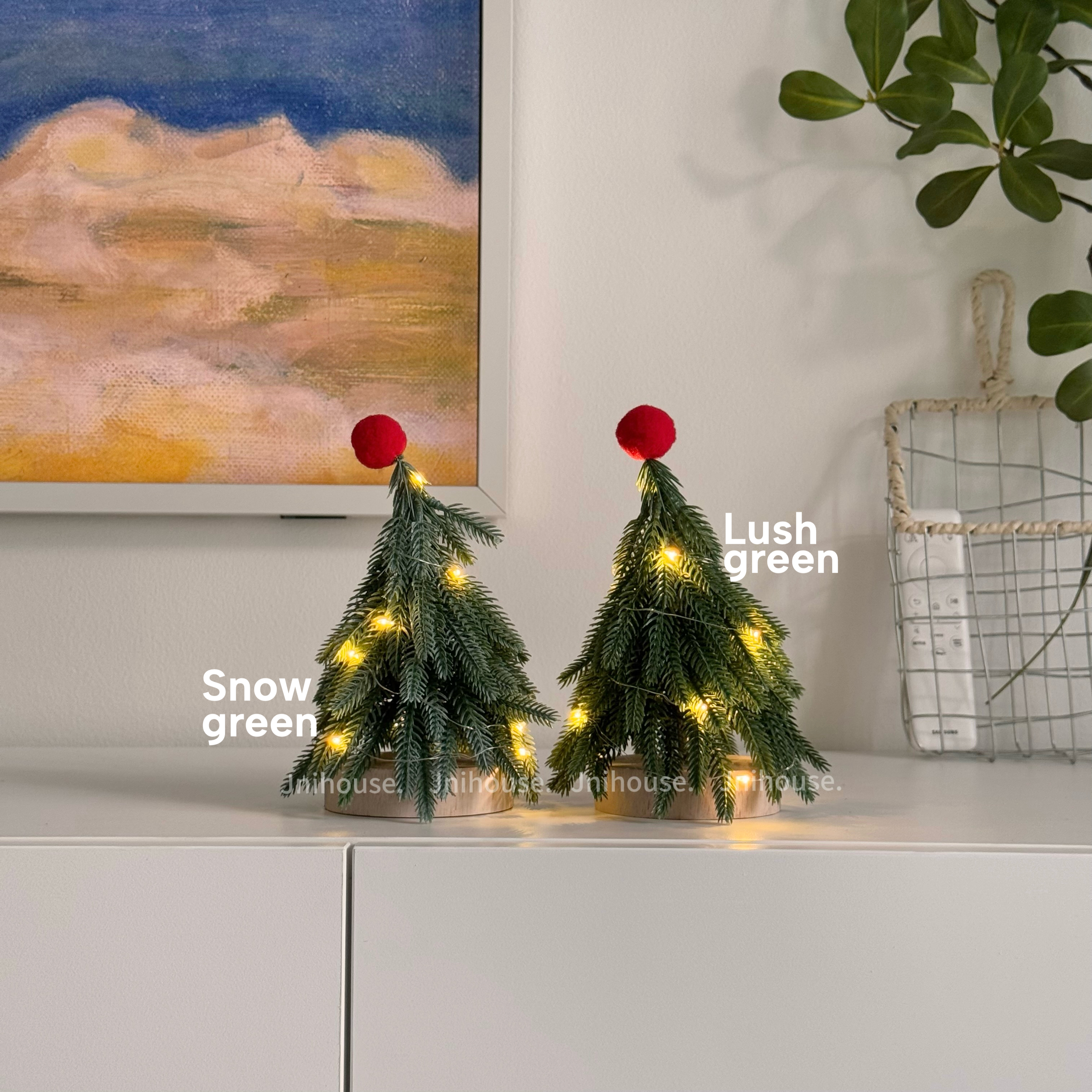 [พร้อมส่ง] Jnihouse : Little Christmas Tree (ต้นคริสต์มาสเล็ก+บอลแดง+ไฟประดับ)