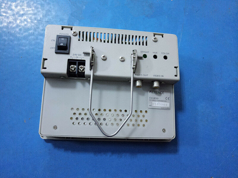 LCD TOUCH SCREEN " KEYENCE " MODEL : CV-M30
