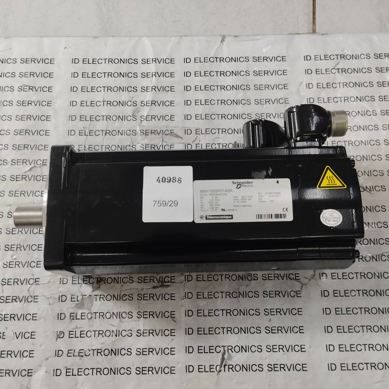 SERVO MOTOR " SCHNEIDER " MODEL : BSH1003P01A2A