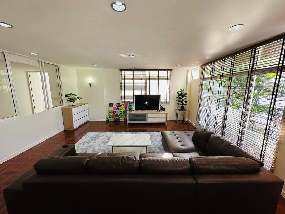 ให้เช่าบ้านเดี่ยว 4 ชั้น ถ.สุขุมวิท 31 เเยก 2 เขตวัฒนา ใกล้เอ็มโพเรียม (N.1516)