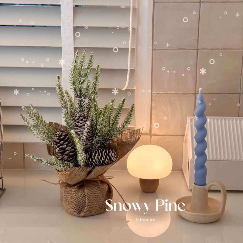 [พร้อมส่ง] Jnihouse : ต้นคริสต์มาสหิมะ ประดับลูกสน (Snowy Pine)
