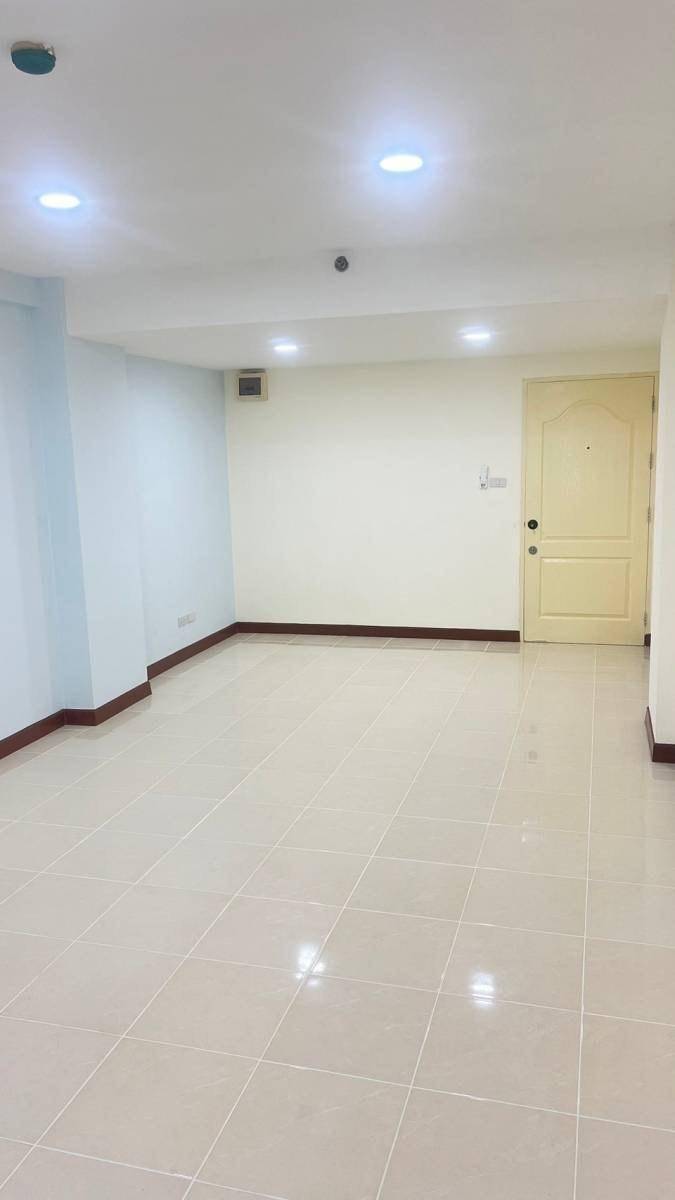 *ขายด่วน และถูกมาก เดอะ คัลเลอร์ ลีฟวิ่ง คอนโดมิเนียม ติดถนนเทพารักษ์ * (N.1075)