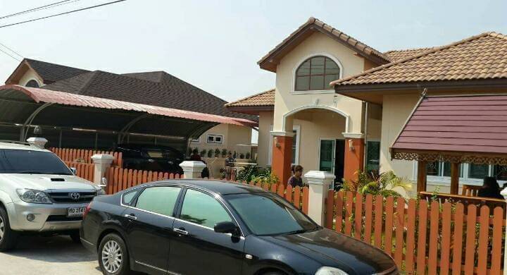 ขายบ้านเดี่ยว พฤกษาแลนด์ หนองชาก บ้านบึง ชลบุรี ราคาดีที่สุดในย่านนี้! เพียง 2.99 ล้านบาท บนพื้นที่กว้างขวางถึง 93.4 ตร.ว. ขนาด 2 ห้องนอน 2 ห้องน้ำ พร้อมห้องครัว ห้องทานข้าว และห้องรับแขก แถมเฟอร์นิเจอร์และแอร์ 2 เครื่อง จอดรถสบายๆ ได้ถึง 7 คัน! (ในบ้าน 4