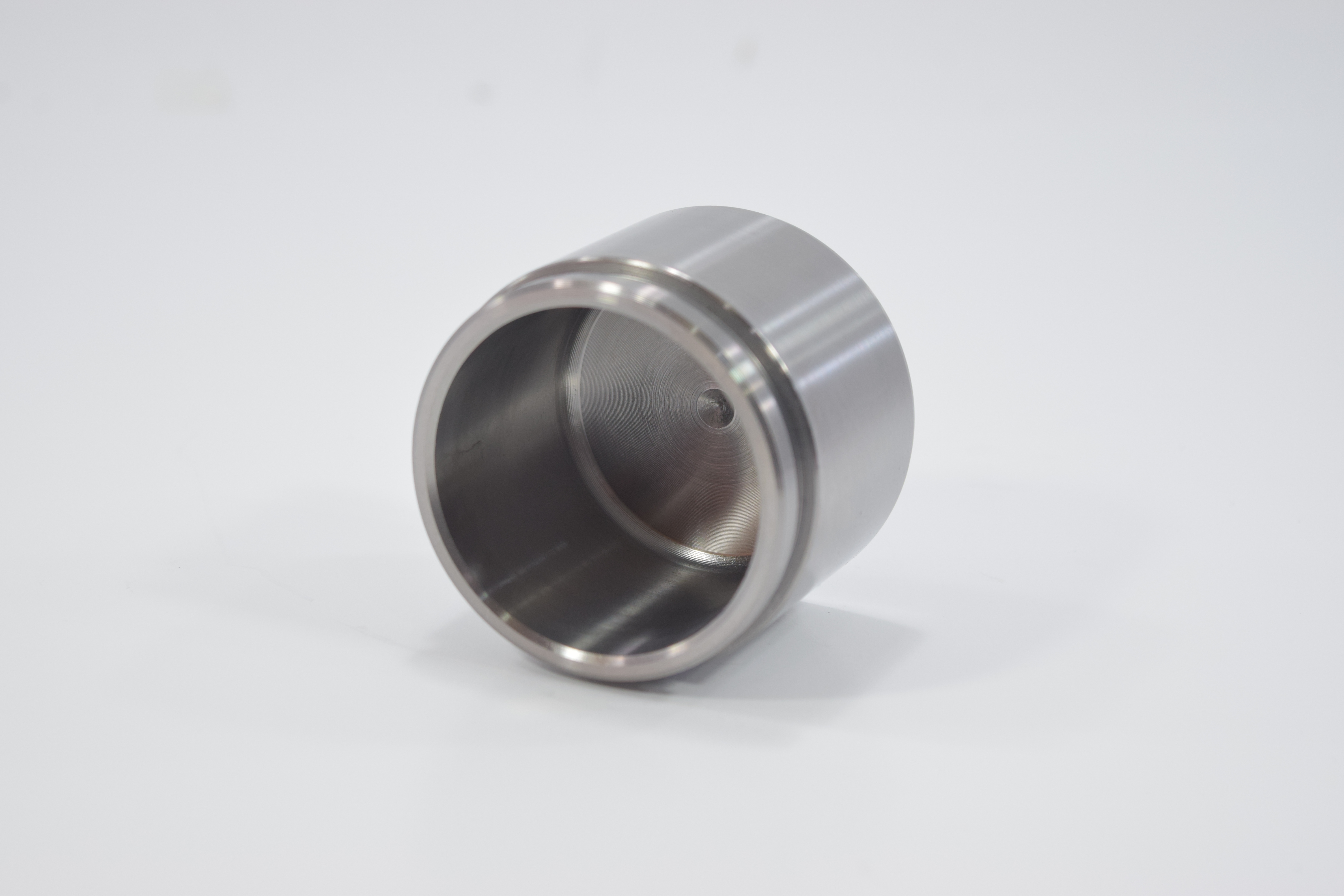 ลูกสูบดิสเบรค TOYOTA MS 132 ( CROWN ' 87-91 ) โตโยต้า 3PD-2580 / 47731 - 35020 ขนาดวงนอก 60.50 / สูง 48.00 (จำนวน 1 ชิ้น) (CALIPER PISTON)
