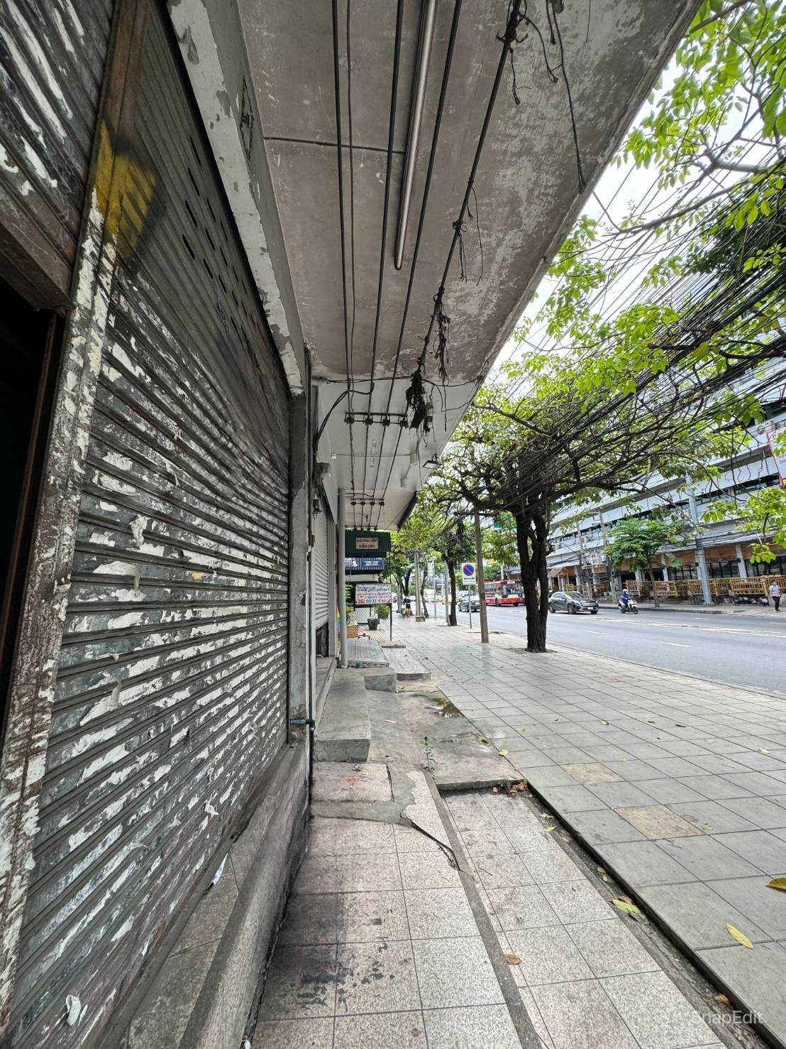 *ให้เช่าอาคารพาณิชย์ 4.5 ชั้น ทำเลดี ย่านสุขุมวิท 71 (ปรีดีพนมยงค์)* (N.1034)