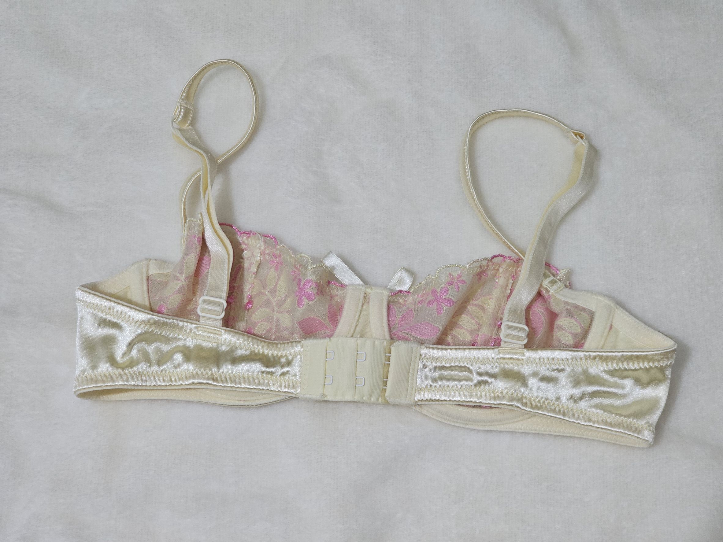 ของใหม่! ป้ายห้อย! ของแท้ 100%!! ชุดชั้นใน La Senza ขนาด UK32A/EUR70A สีเหลือง