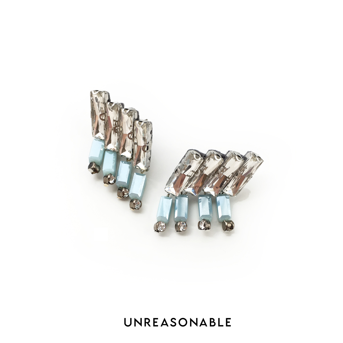 ต่างหู สีฟ้า ต่างหูคลิป ต่างหูก้านเงินแท้ น้ำหนักเบา สวยใส่สบาย UA0581-02 Unreasonable Accessories