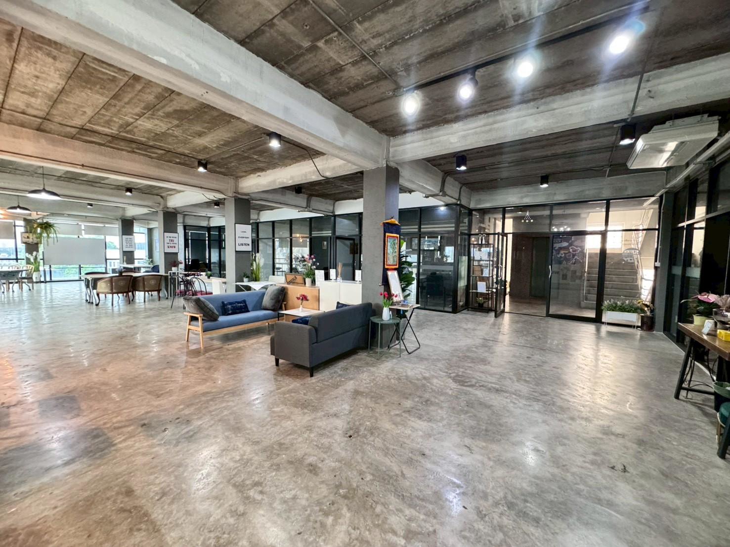 ให้เช่าพื้นที่สำนักงาน ชั้น 5 อาคารโล่งสวย เหมาะทำธุรกิจ ติดถนนรามคำแหง (N.1923)