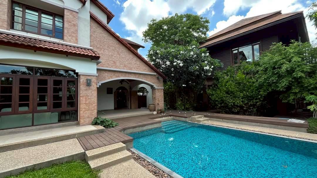 ให้เช่าบ้านเดี่ยว ในพื้นที่มีบ้าน 2 หลังติดกัน พร้อมสระว่ายน้ำ ใกล้พาราไดซ์พาร์ค พร้อมเข้าอยู่ (N.1691)