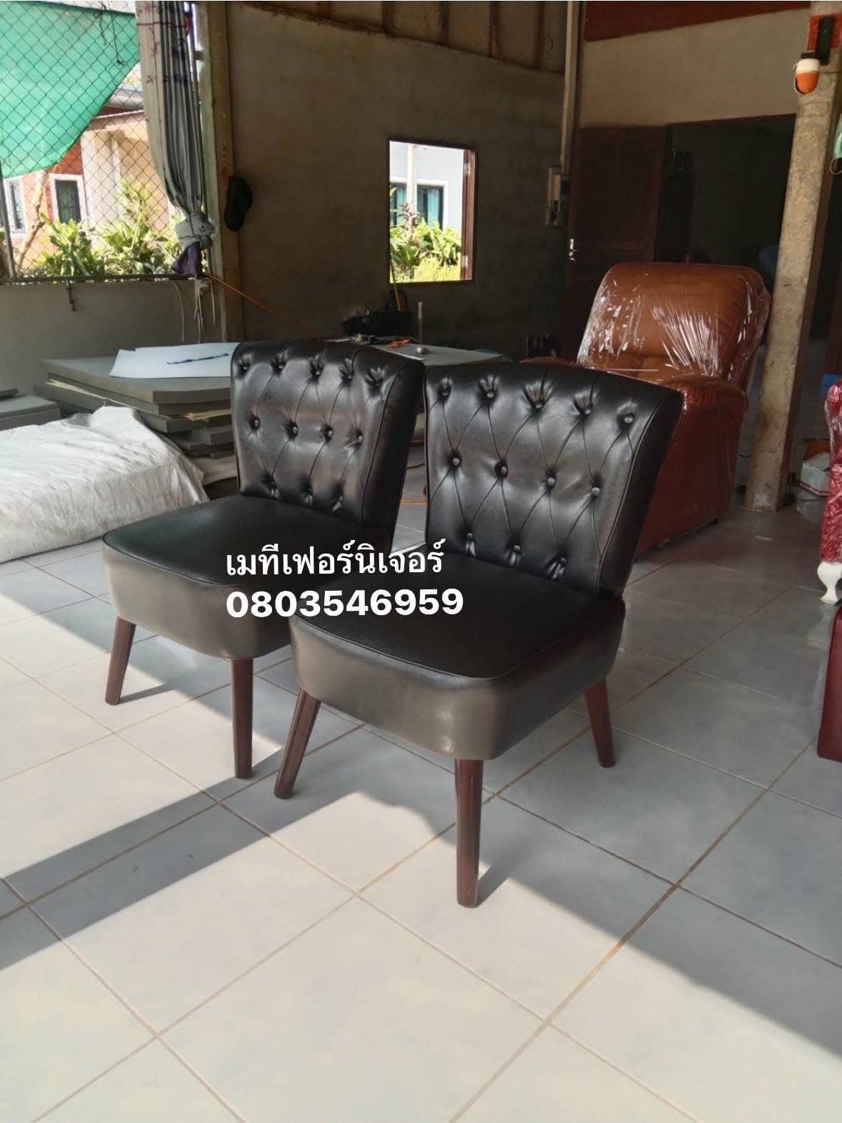 โซฟาวินเทจ 1 ที่นั่ง ขาไม้ ดึงกระดุม สีดำ (1ตัว)