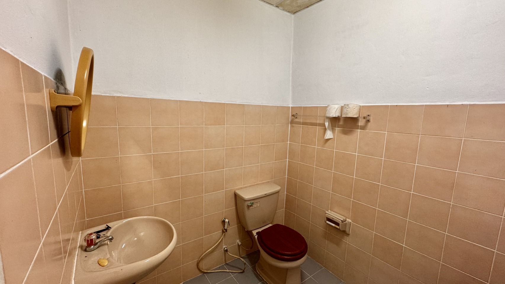 ขายอาคารพาณิชย์ 2.5 ชั้น หมู่บ้านบัวทองธานีพาร์ค บางบัวทอง 2ห้องนอน 2 ห้องน้ำ 20 ตารางวา นนทบุรีทำเลบางบัวทอง ราคา : 1,700,000 บาท