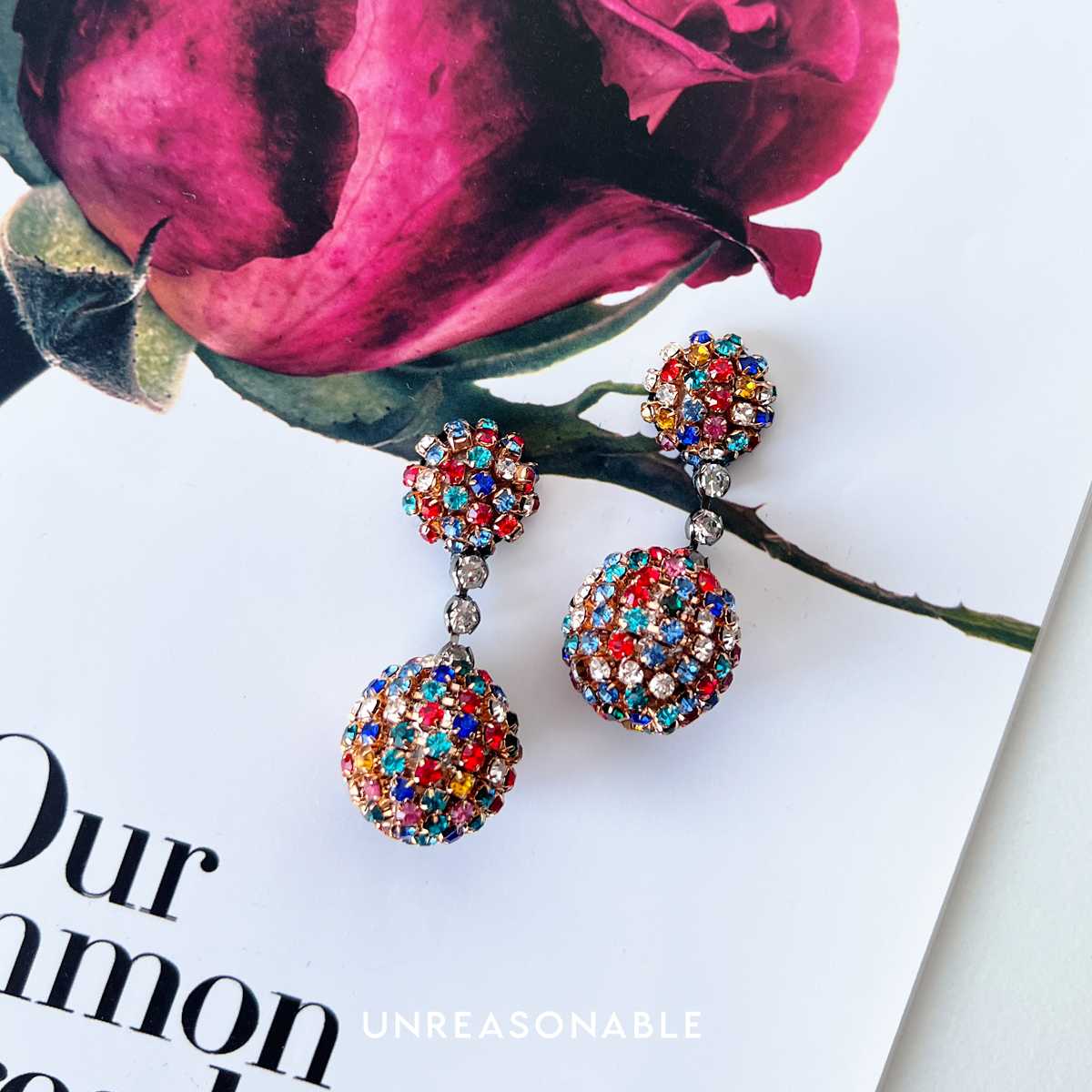 ต่างหู หลากสี Crystal Ball Earrings น้ำหนักเบา สวยใส่สบาย UA0984-01 Unreasonable Accessories