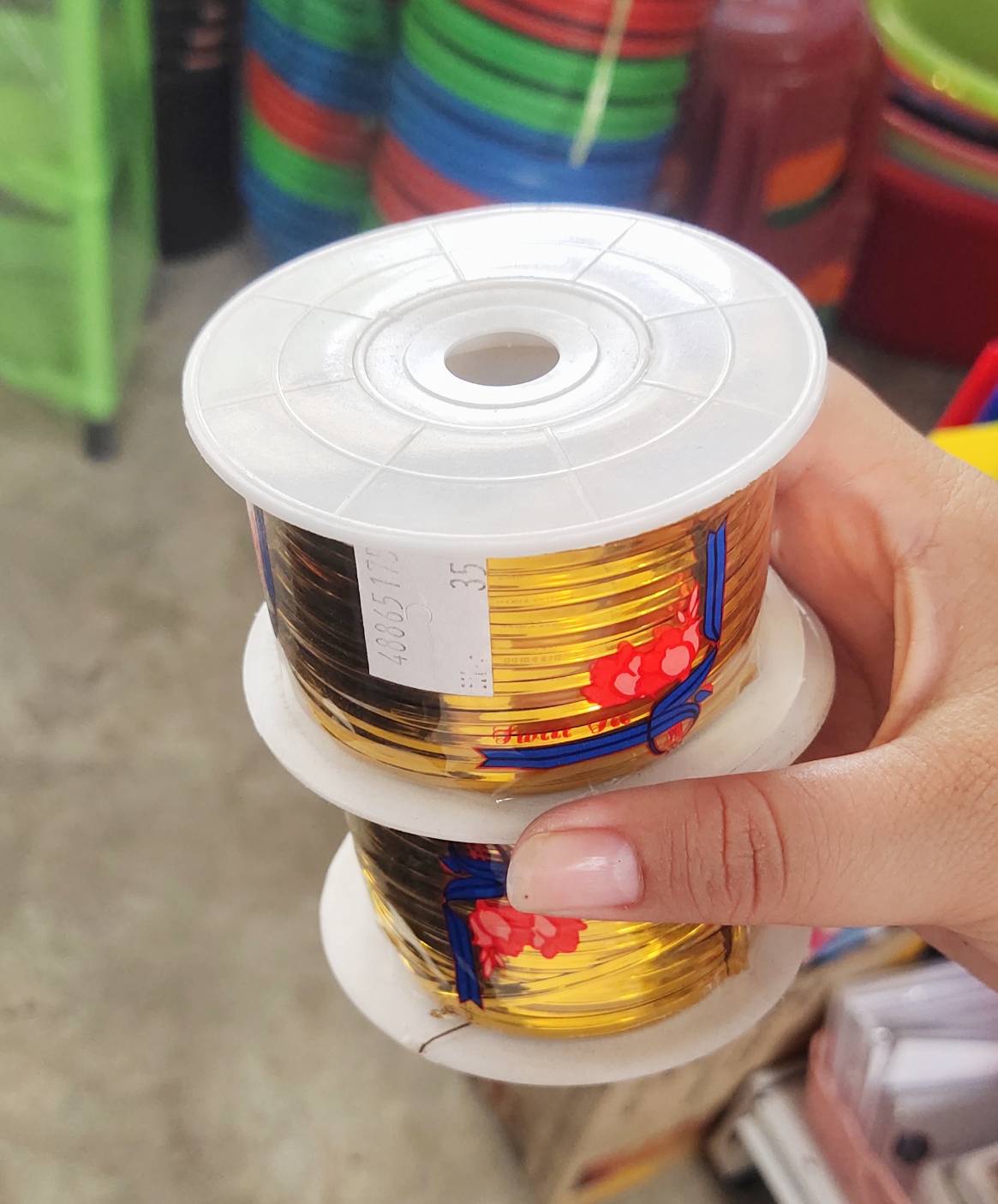 ลวดสี ลวดสีมัดปากถุง 1 ม้วน 100 หลา ( มีเเต่สีทอง )