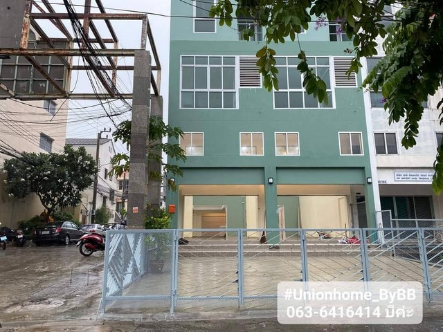 ขายตึกพานิชณ์ทำเลสวยติดถนนรามอินทรา (N.567)