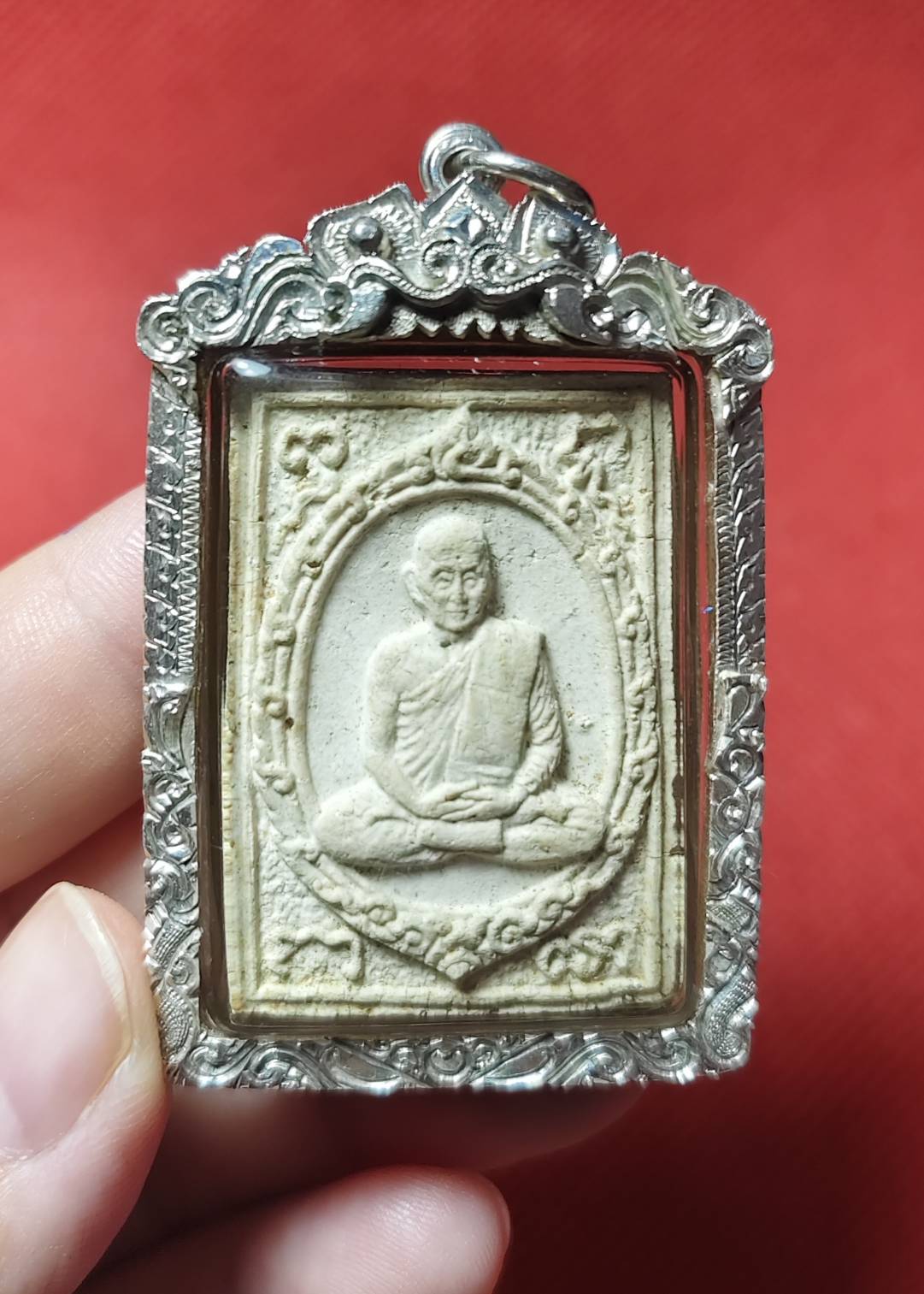 พระผงเมตตาหลวงปู่สิม พุทธาจาโร หลังยันต์ห้า วัดถ้ำผาปล่อง จ.เชียงใหม่ ปี 2517 (เลี่ยมเงินพร้อมใช้)