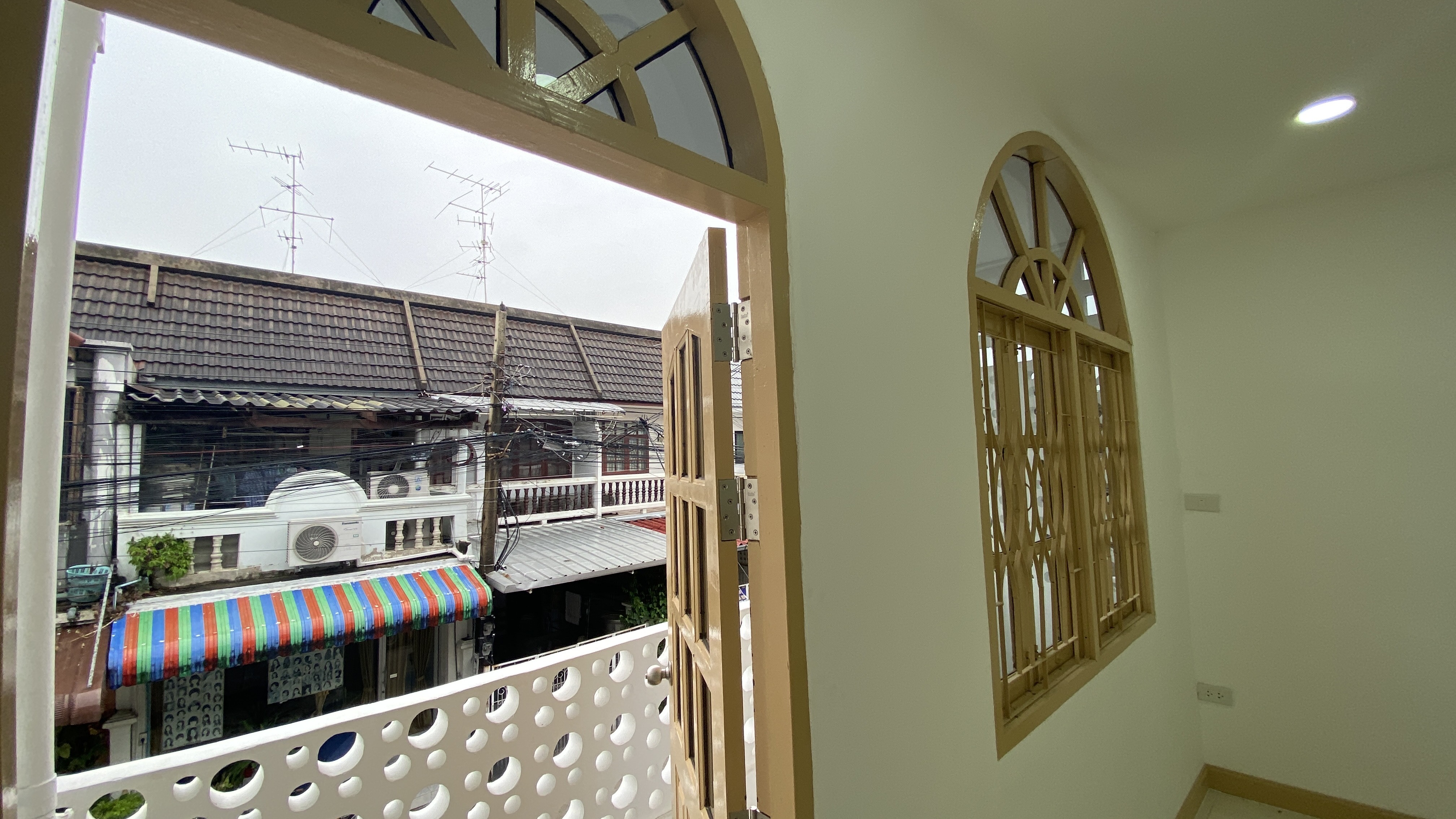 ขายทาวน์เฮ้าส์ 2 ชั้น หมู่บ้านเสนาวิลล่า84 แฮปปี้แลนด์ ใกล้เดอะมอลล์บางกะปิ (N.988)